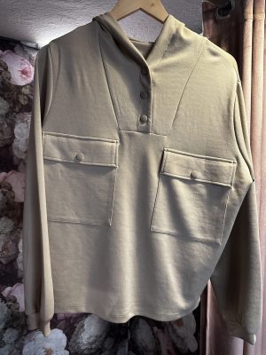 Sweat beige à capuche