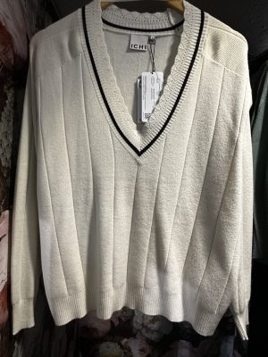 Pull écru encolure V