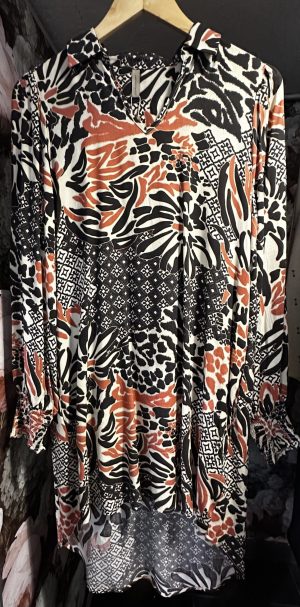 Robe à motifs abstraits