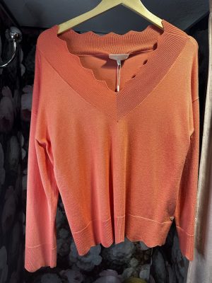 Pull orange clair col V